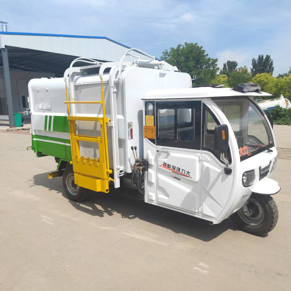 电动挂桶自卸垃圾车