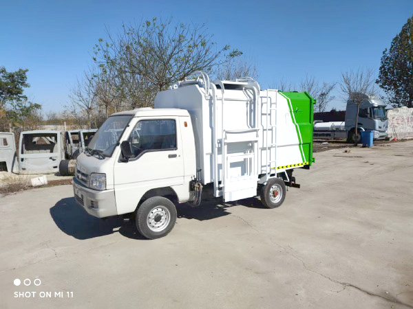 电动挂桶自卸垃圾车